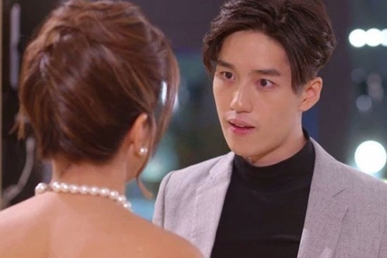Bàng hoàng khi thấy mẹ tôi đưa hẳn cuốn sổ tiết kiệm nửa tỷ cho chồng tôi nhưng anh từ chối