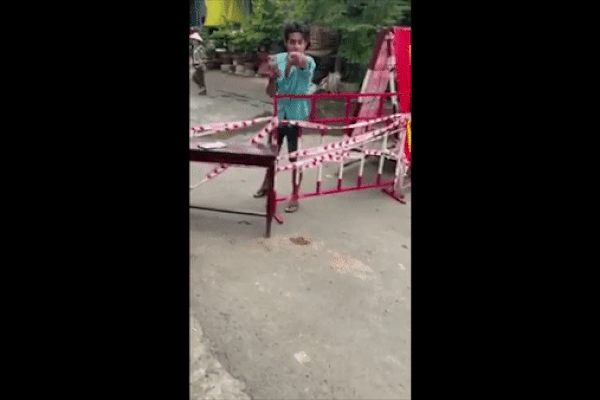 Người đàn ông không đeo khẩu trang, tự nhận là trung tá, chửi bới, khiêu khích lực lượng chốt phòng dịch