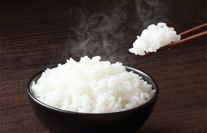 Khi nấu cơm, nên vo gạo bao nhiêu lần? Nhiều người làm sai ngay từ bước đầu tiên, bảo sao cơm không mềm, không thơm-6