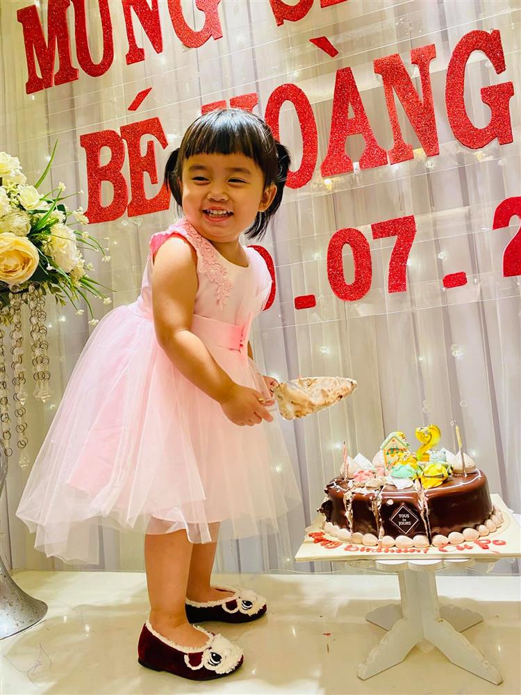 Vợ diễn viên hài nổi tiếng mang thai ăn cả thế giới, trừ chồng, sinh xong chơi lớn để kỷ niệm ngày bắt đầu lại chuyện chăn gối-3