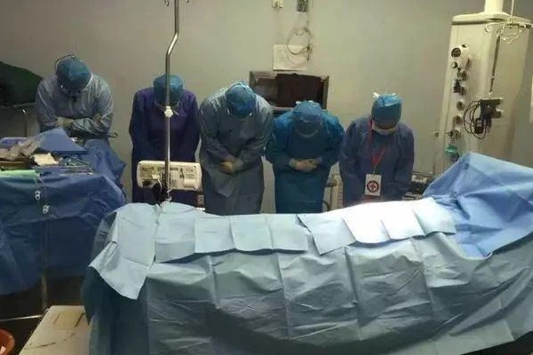 Cô gái 26 tuổi mắc ung thư ruột, di căn gan vì gần 10 năm qua đã ăn nhiều món ăn vặt vạn người mê-1