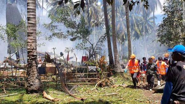 NÓNG: Máy bay chở 96 người rơi nổ tung ở Philippines, ít nhất 45 người thiệt mạng-3