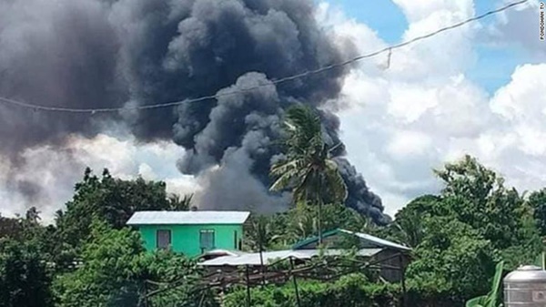 NÓNG: Máy bay chở 96 người rơi nổ tung ở Philippines, ít nhất 45 người thiệt mạng-2