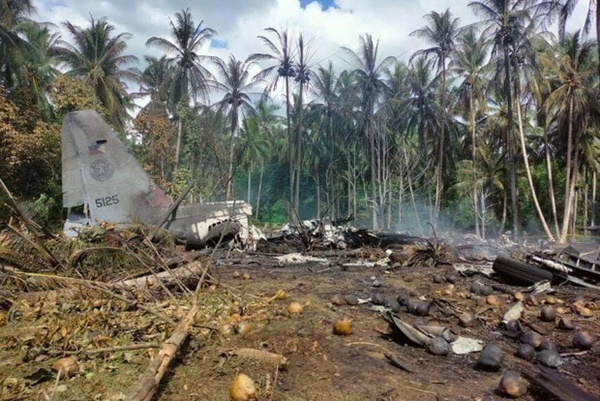 NÓNG: Máy bay chở 96 người rơi nổ tung ở Philippines, ít nhất 45 người thiệt mạng-5
