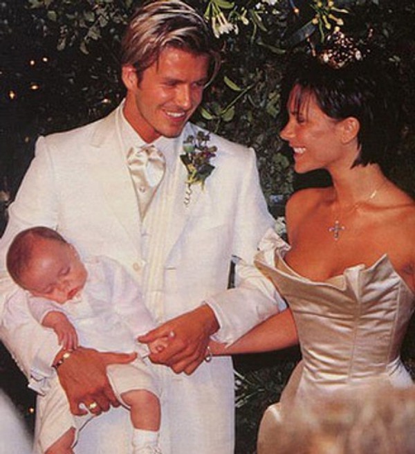 Hôn nhân 22 năm của David Beckham: Chiếc nhẫn cầu hôn gần 2 tỷ và hàng loạt lời tố ngoại tình-5