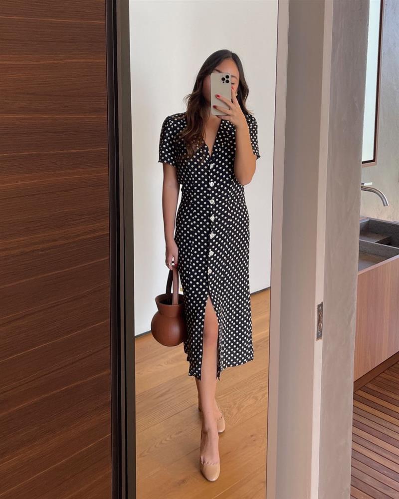 Kiểu váy được gái Pháp mặc nhiều không kém gì váy quấn, diện lên đẹp long lanh và ghi điểm tinh tế-3