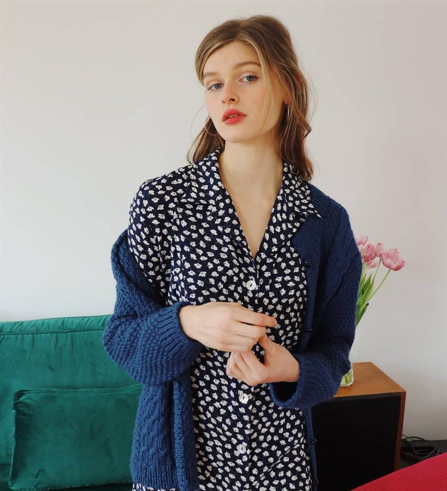 Kiểu váy được gái Pháp mặc nhiều không kém gì váy quấn, diện lên đẹp long lanh và ghi điểm tinh tế-10