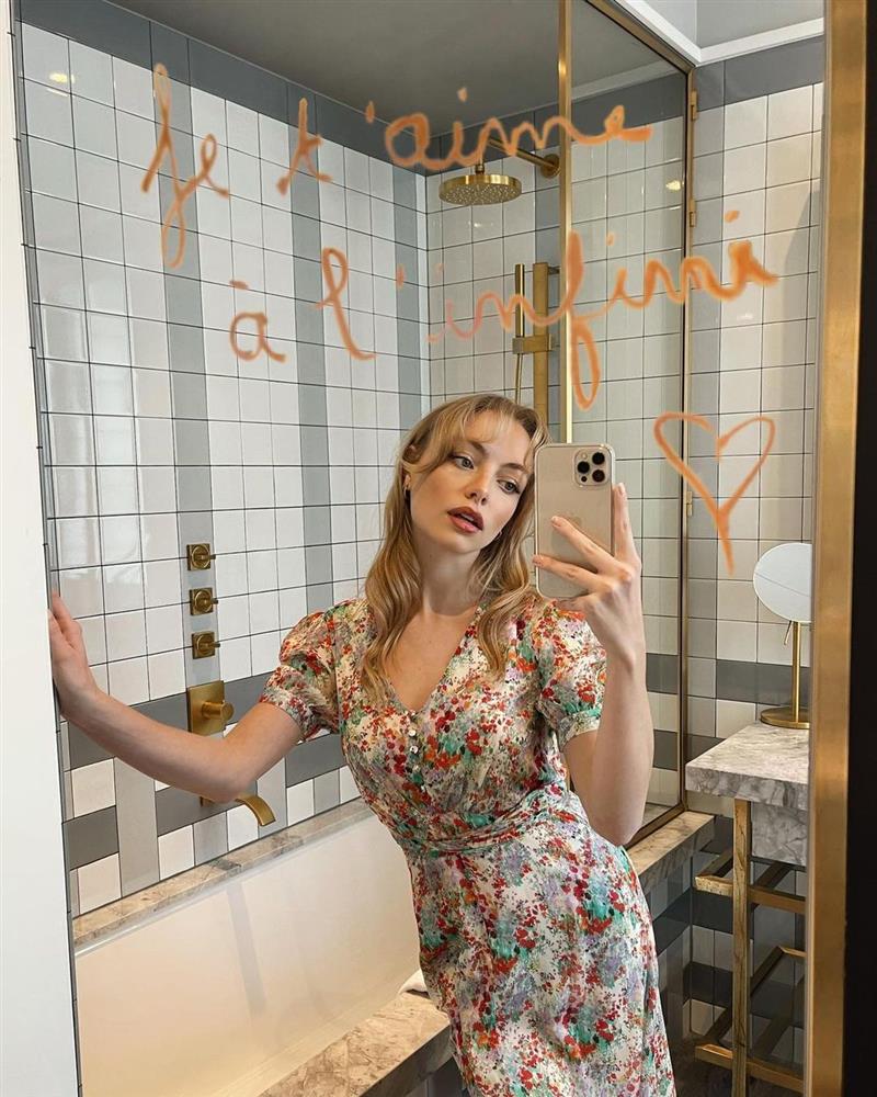 Kiểu váy được gái Pháp mặc nhiều không kém gì váy quấn, diện lên đẹp long lanh và ghi điểm tinh tế-12