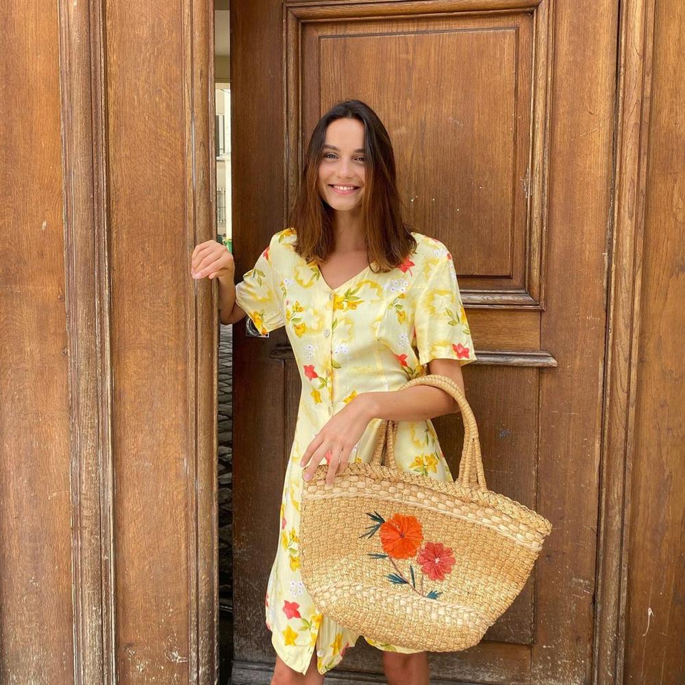 Kiểu váy được gái Pháp mặc nhiều không kém gì váy quấn, diện lên đẹp long lanh và ghi điểm tinh tế-13