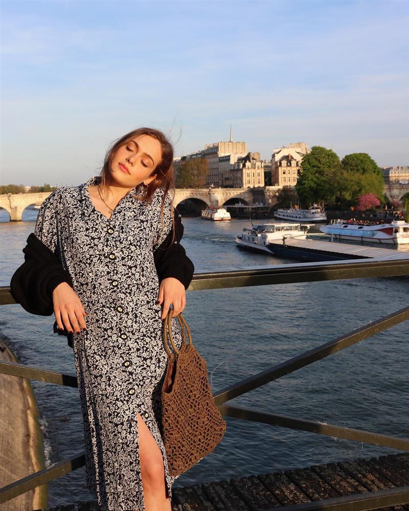 Kiểu váy được gái Pháp mặc nhiều không kém gì váy quấn, diện lên đẹp long lanh và ghi điểm tinh tế-5