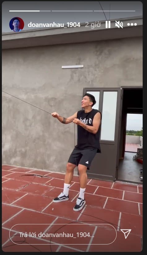 Ở nhà, Đoàn Văn Hậu tận hưởng thú vui như thời trẻ thơ nhưng body mới thực sự gây chú ý-2