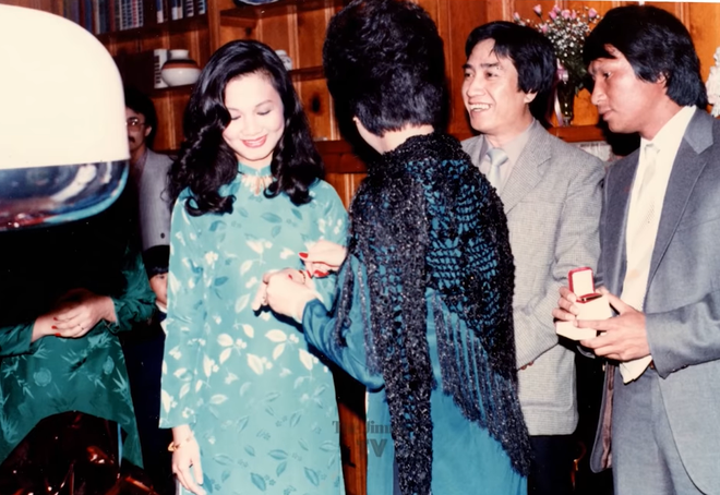 Hé lộ ảnh hiếm của Kim Ngân bên chồng và con trai khi chưa hóa điên khiến nhiều người xót xa-5