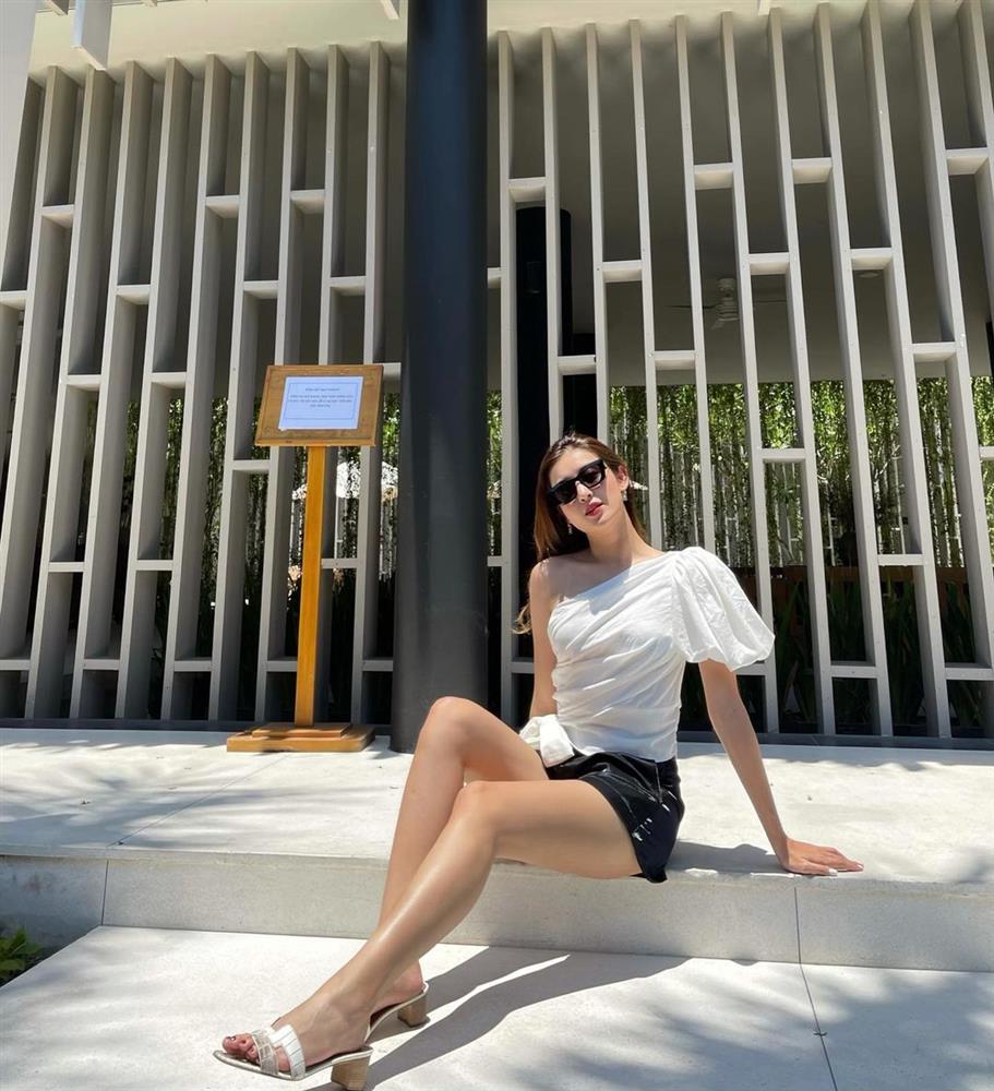 Tiết kiệm như Huyền My: Chỉ diện đi diện lại 2 kiểu giày nhưng mix đồ không lạc quẻ, lại còn tôn dáng ảo diệu-6