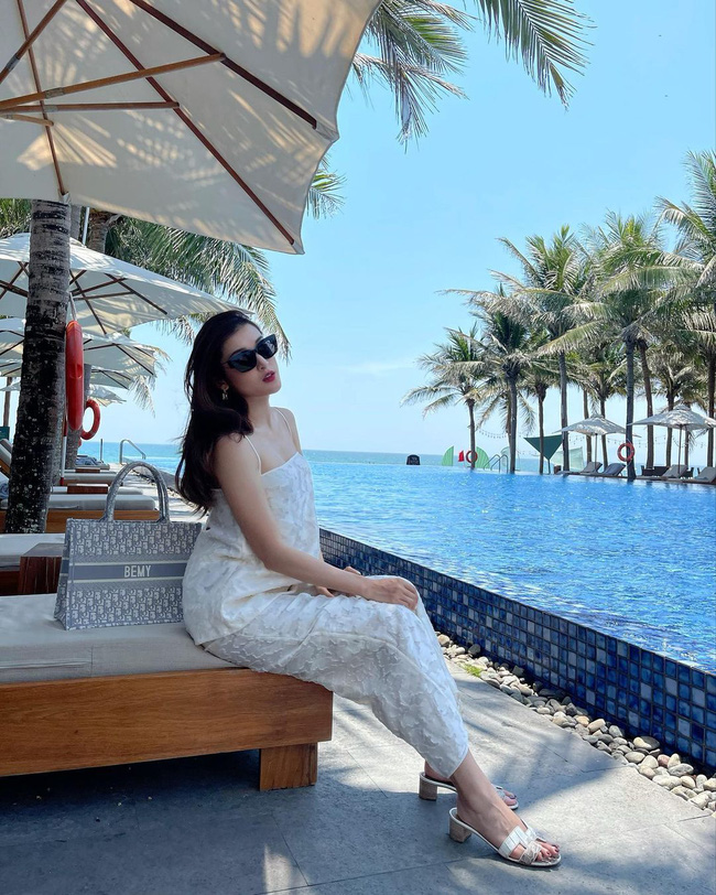 Tiết kiệm như Huyền My: Chỉ diện đi diện lại 2 kiểu giày nhưng mix đồ không lạc quẻ, lại còn tôn dáng ảo diệu-7