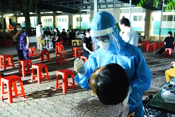 Các tỉnh phía Bắc bắt đầu mưa to, ô tô, xe máy chìm nghỉm trong nước-8