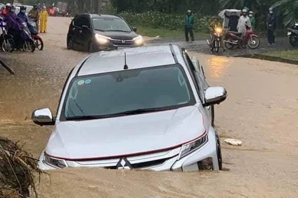 Sau nắng nóng miền Bắc đón đợt mưa dông lớn kéo dài nhiều ngày, vùng áp thấp vào biển Đông tiếp tục mạnh lên-3