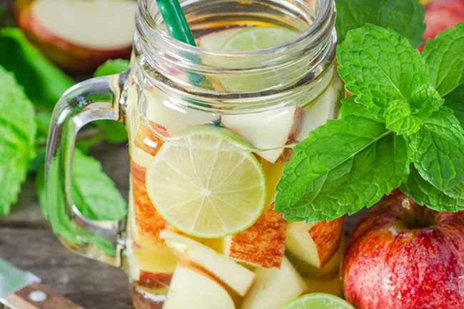 15 phút vào bếp có ngay ly trà detox giúp đẹp da, giữ dáng đồng hồ cát và giải nhiệt mùa hè-1