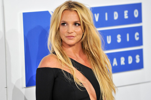 Sự thật phẫn nộ về vụ Britney Spears nhốt con trai trong phòng tắm, luật sư huy động cả trực thăng, cảnh sát đến bắt khẩn cấp-3