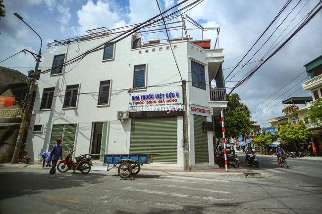 Nghi án ở Hải Dương: Thêm thông tin về ngôi nhà đang được điều tra, hàng xóm không biết gì cho tới khi một cặp vợ chồng được dẫn giải về-2