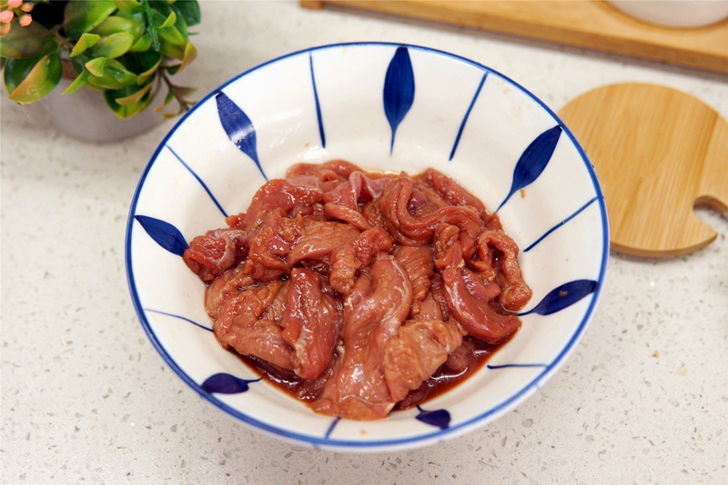 Chỉ mất 15 phút là có ngay món bò trộn mềm ngon xuất sắc cho buổi cơm tối-2