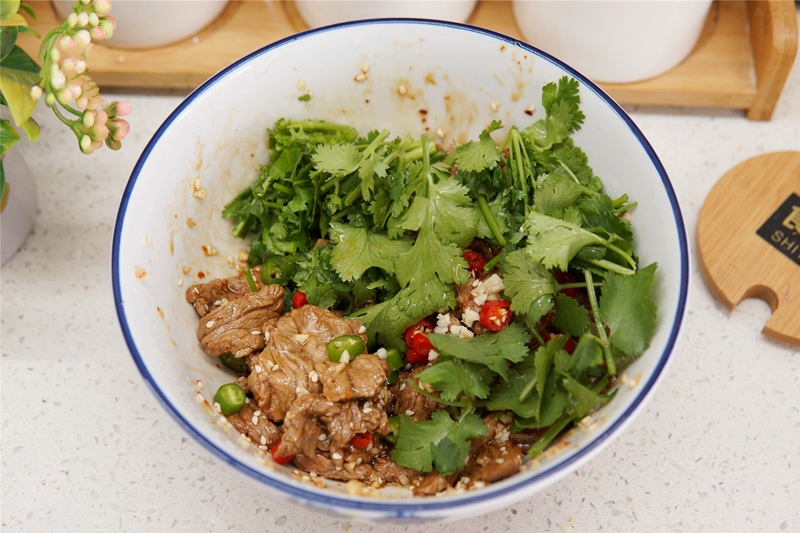 Chỉ mất 15 phút là có ngay món bò trộn mềm ngon xuất sắc cho buổi cơm tối-5