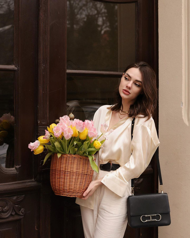 Blogger thời trang Pháp thị phạm cách mix đồ với 3 tông màu dễ thấy, công thức cho vẻ ngoài thanh lịch là đây chứ đâu!-1