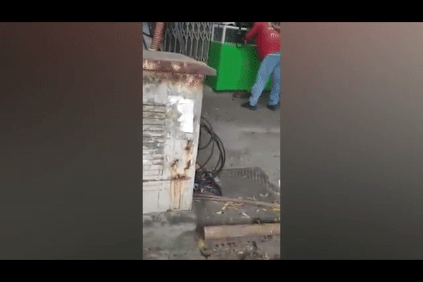 Hành động ghê tởm của shipper trước khi giao đồ ăn gây sốc-1