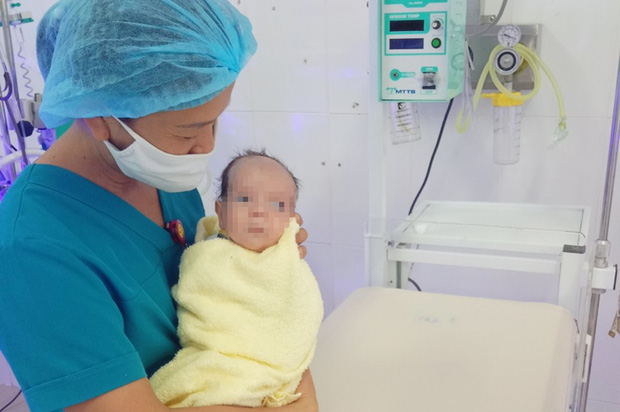 Cứu sống trẻ bị uốn ván nặng do người thân tự dùng tre cắt dây rốn sau khi sinh tại nhà-1