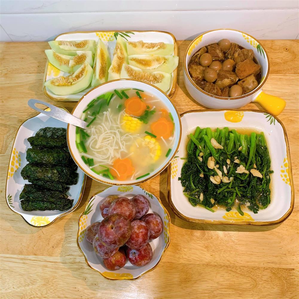 Mâm cơm 7749 món chẳng hề trùng nhau của bà mẹ 8x, vừa ngon vừa đẹp như này bảo sao chồng con không thích ăn cơm ngoài hàng-7