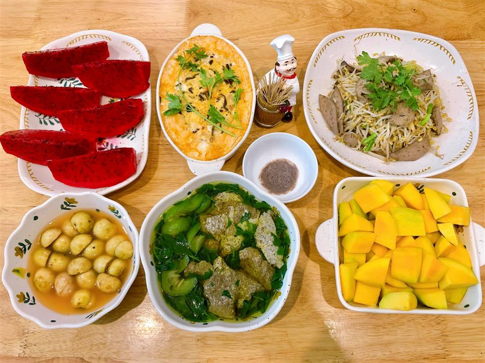 Mâm cơm 7749 món chẳng hề trùng nhau của bà mẹ 8x, vừa ngon vừa đẹp như này bảo sao chồng con không thích ăn cơm ngoài hàng-15