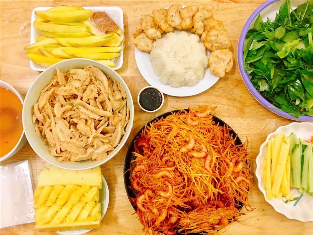 Mâm cơm 7749 món chẳng hề trùng nhau của bà mẹ 8x, vừa ngon vừa đẹp như này bảo sao chồng con không thích ăn cơm ngoài hàng-19