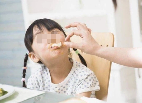 Con gái 5 tuổi ngực đã nổi cục, bác sĩ nói dậy thì sớm vì bố mẹ cho ăn nhiều 1 món mà nhiều người Việt cũng nghĩ là bổ dưỡng-2