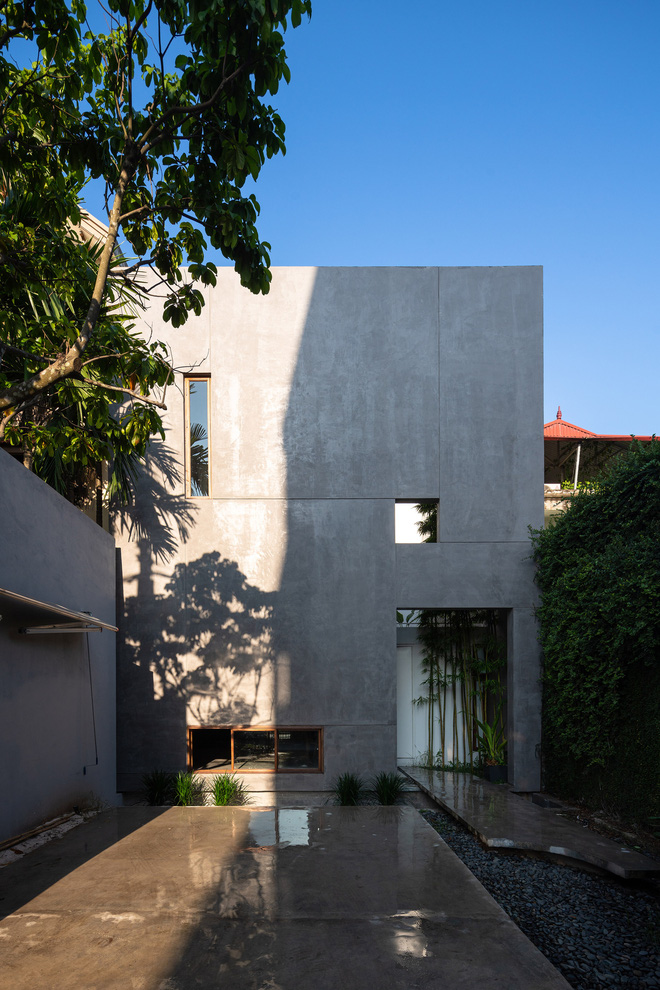 Vợ chồng 8X xây nhà 3,5 tỷ tại Long Biên: Bên ngoài là khối hộp cao 9m nhưng trong nhà lại ngập nắng chill bất ngờ-1