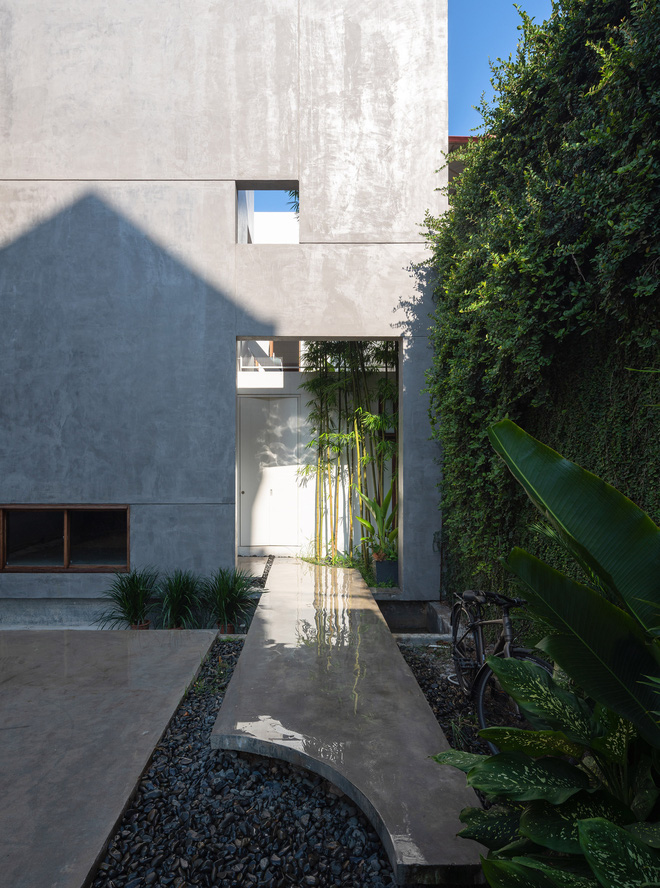 Vợ chồng 8X xây nhà 3,5 tỷ tại Long Biên: Bên ngoài là khối hộp cao 9m nhưng trong nhà lại ngập nắng chill bất ngờ-2