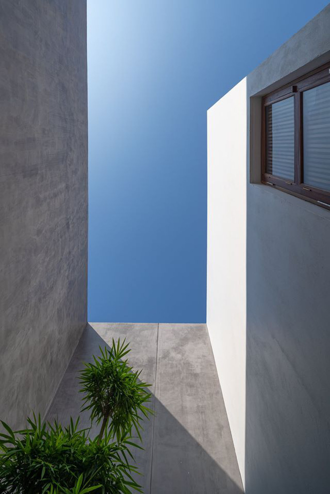 Vợ chồng 8X xây nhà 3,5 tỷ tại Long Biên: Bên ngoài là khối hộp cao 9m nhưng trong nhà lại ngập nắng chill bất ngờ-5