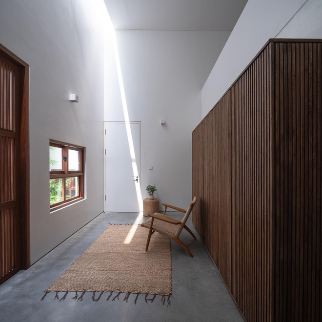 Vợ chồng 8X xây nhà 3,5 tỷ tại Long Biên: Bên ngoài là khối hộp cao 9m nhưng trong nhà lại ngập nắng chill bất ngờ-16