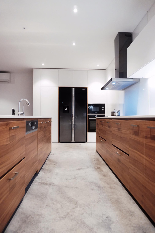 Vợ chồng 8X xây nhà 3,5 tỷ tại Long Biên: Bên ngoài là khối hộp cao 9m nhưng trong nhà lại ngập nắng chill bất ngờ-18