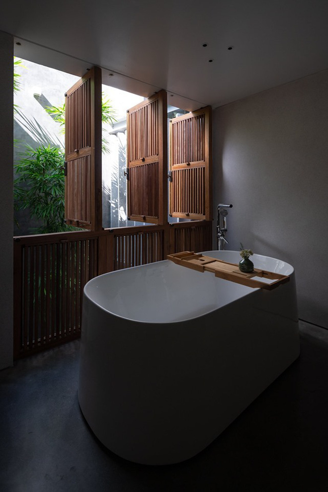 Vợ chồng 8X xây nhà 3,5 tỷ tại Long Biên: Bên ngoài là khối hộp cao 9m nhưng trong nhà lại ngập nắng chill bất ngờ-23