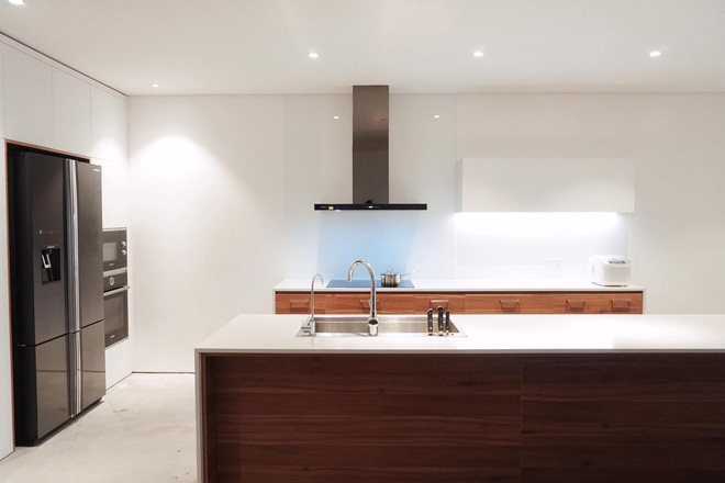 Vợ chồng 8X xây nhà 3,5 tỷ tại Long Biên: Bên ngoài là khối hộp cao 9m nhưng trong nhà lại ngập nắng chill bất ngờ-17