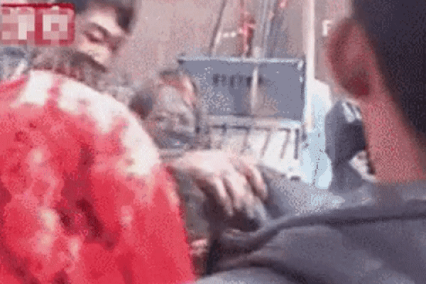 Chú rể bị hội phù rể đánh hội đồng đến tử vong ngay trong lễ cưới, nghe xong nguyên nhân “trời ơi đất hỡi” ai cũng phải bất bình