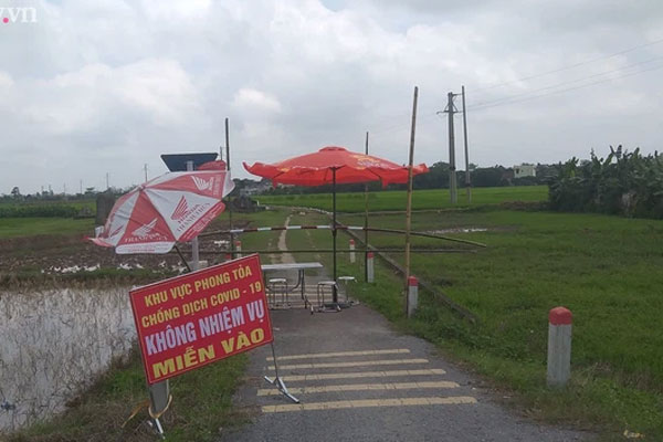 Hà Nội: Cách ly y tế một thôn với 2190 nhân khẩu sau khi xuất hiện ca mắc COVID-19-1