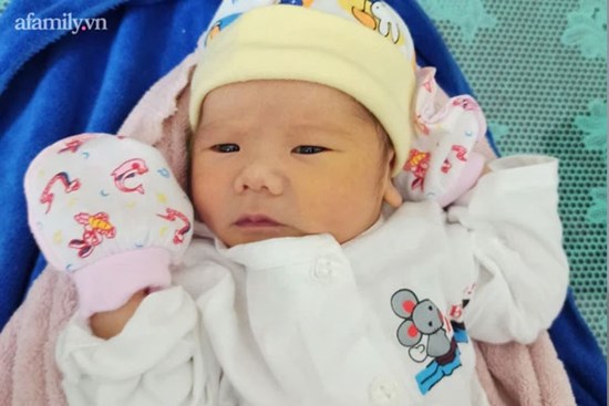 Xót xa bé trai chưa rụng rốn bị bỏ trước cổng Làng thiếu niên Thủ Đức lúc nửa đêm