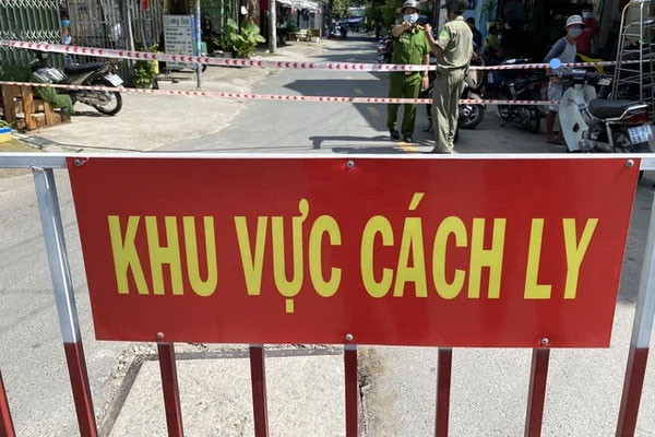 TP.HCM: Đề xuất sử dụng điện thoại thông minh và vòng đeo tay để giám sát người cách ly tại nhà-1