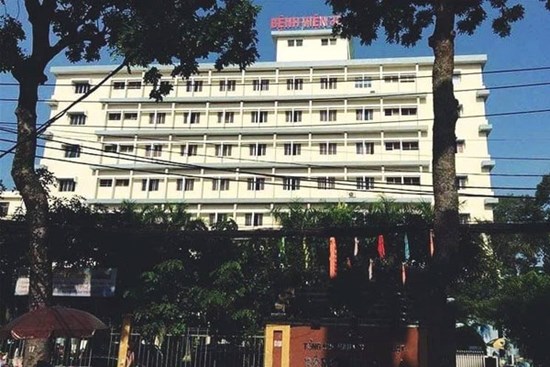 Bị can đang tạm giam tử vong ở bệnh viện dương tính với SARS-CoV-2