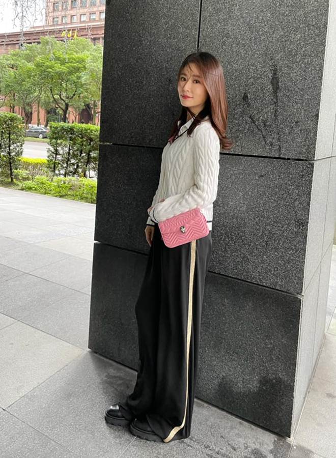 Lâm Tâm Như cứ lên đồ” bên ông xã là lôi thôi đáng tiếc-8