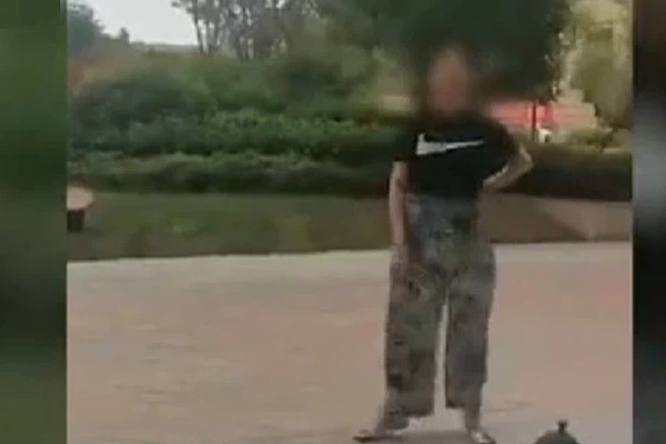 Chó tấn công trẻ em làm xóm giềng đại chiến, người chủ tuyên bố Con cô sao đáng giá bằng chó của tôi khiến dân mạng dậy sóng-3