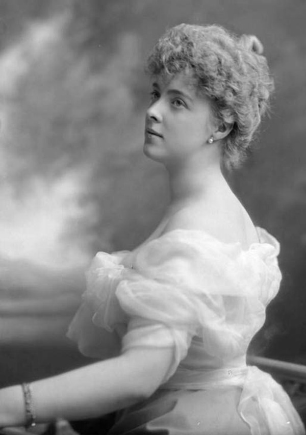 Cuộc đời lắm truân chuyên của Daisy – Công chúa đẹp nhất nước Anh: Đến chết vẫn không yên chỉ vì chuỗi ngọc trai đắt giá chồng tặng-1