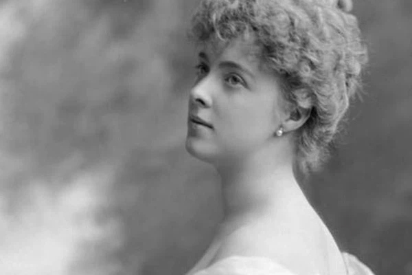 Ăn ngao xào tại nhà hàng hải sản, người đàn ông phát hiện viên ngọc hiếm-2