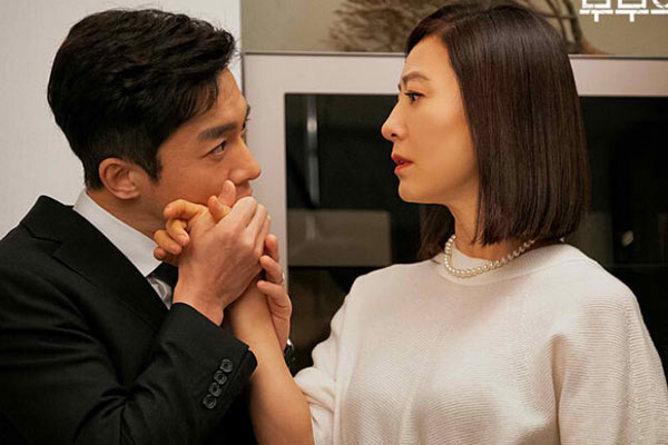 Mẹ bạn trai chê lương 8 triệu không đủ sống nhưng nghe nhân viên quán gọi cô gái một câu khiến bà ngượng đỏ mặt-2