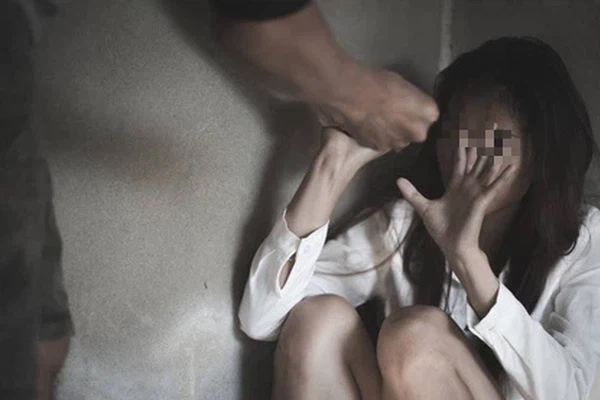 Gặp tình cũ của bạn trai để thương lượng, cô gái sa vào bẫy nhục hình kinh hoàng, gã người yêu chỉ trơ mắt nhìn rồi cướp luôn thẻ ATM-1